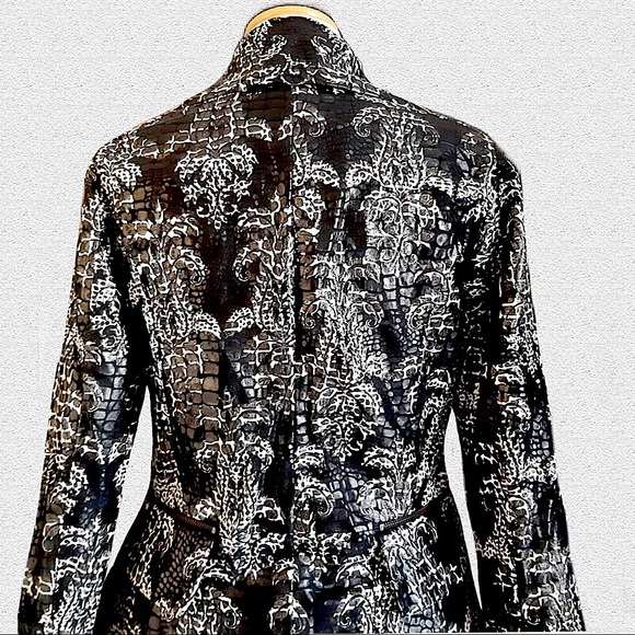 SALE‼️Sz 10 ANDIAMO BROCADE SNAKE FABRIC BLACK & WHITE COAT. Australian Brand - Picture 2 of 7